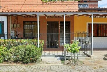 Pensjonat Mi Pueblo Natal Aptos Y Habitaciones