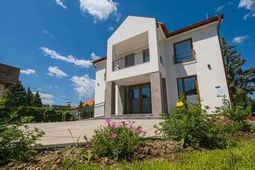 Bed and Breakfast Füred Centrum Panzió