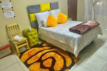 Pensionat Harry S Guest House Moon