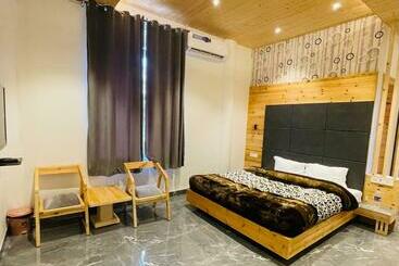 Hotel The Maple Farms And