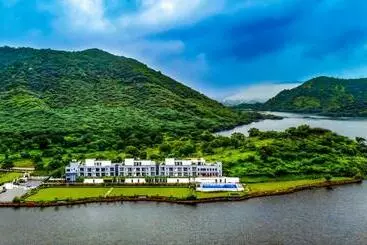 Otel Zana Lakeview Resort Most Scenic Lakeside Resort