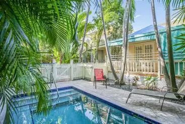 آپارتمان‌های توریست‌ها Paradise Place By Avantstay Key West Old Town Condo W Shared Pool