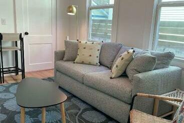 Turistihuoneistot Chic & Fresh 1br Apt   2 Blocks From 5 Pts