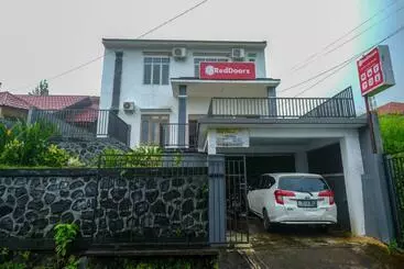 Hotel Reddoorz Near De La Salle Manado