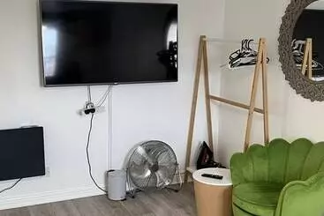 Turistihuoneistot Impeccable 2 Bed Apartment In Erith