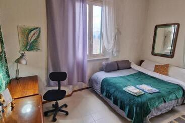 Bed and Breakfast Monstera Room Vicino Al Centro