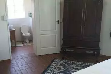 Majatalo Mzila Forest Creek