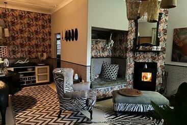 Appartements touristiques A Bird Cage Stay & Cottage