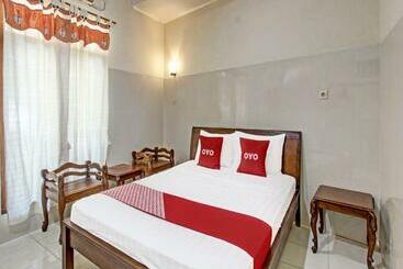 Отель Wisma Garuda Syariah Condoongcatur Mitra Reddoorz