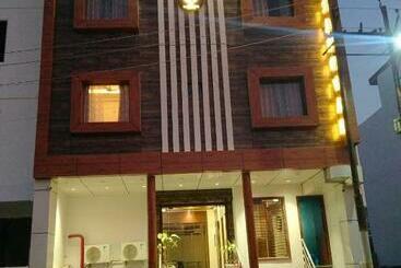 ホテル Taj Sarovar By Wb Inn