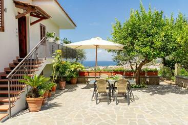 ツーリストアパートメント La Pigna Sorrento