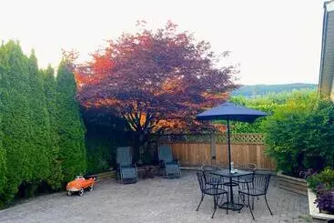ペンション Back Yard Room In West Vancouver