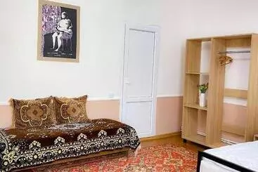 پانسیون Unoyan Guest House