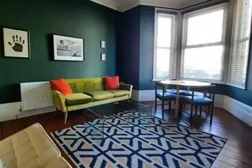 ツーリストアパートメント Stylish, Spacious, 2 Bed Garden Flat Close To Sea