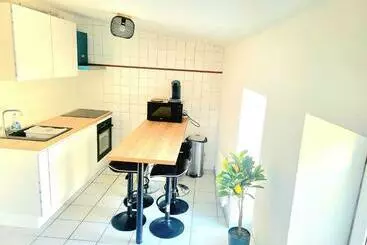 ツーリストアパートメント Charmant Appartement 2 Chambres 400 M Centre Gare