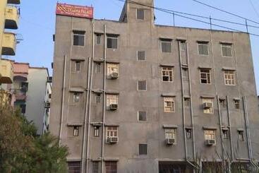 Hotel Oyo 93387  Swarna Palace