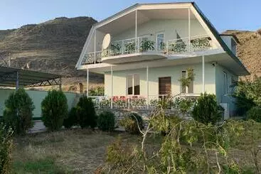 ツーリストアパートメント The Sevan Lake House