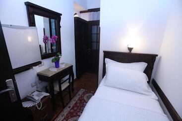 تختخواب و صبحانه Antipatrea