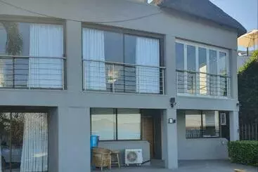 ペンション Living Waters Guest House