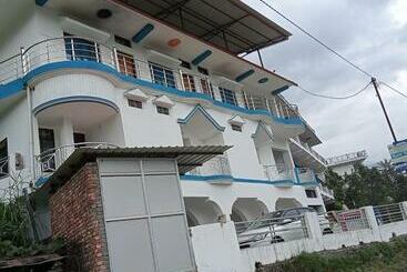 Pensionat Vijaya Palace By Stayapart