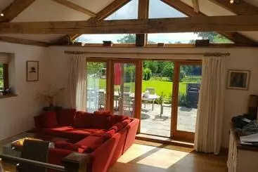 Apartamentos turísticos Prestwick Oak 5 Bed Ensuite Sleeps 14 House With 3 Studios