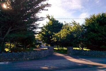 Tourist flats Spacious Contemporary Chalet Type Apartment