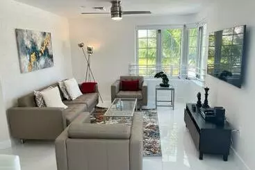 Turistihuoneistot Direct Ocean View   Luxurious Condo In South Beach
