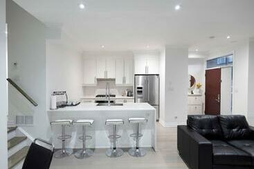 شقق خاصة سياحية Elegant 2000 Sq Ft 3br Urban Town House 2 Parking