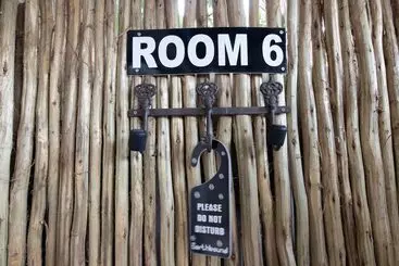 تختخواب و صبحانه Earthbound Guest House