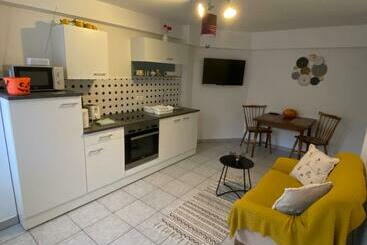 관광객 아파트 Kleine Romantische Ferienwohnung Parkplatz Vor Dem Haus!