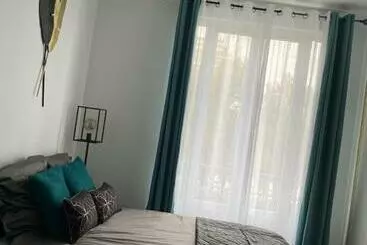 ツーリストアパートメント Reims Blue Sky