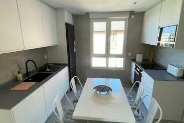 Turistihuoneistot Apartamento Recién Reformado En Somo Junto Iglesia