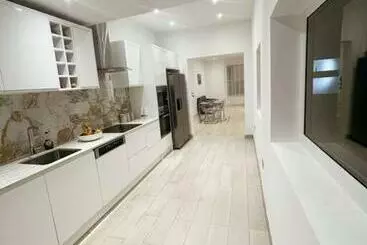 Apartamente turistice Luxury 4 Bed & 3 Bathrooms