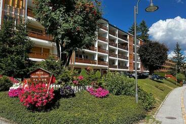 Ferienwohnungen Cozy Central Apartment At A Special Price!