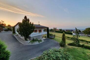 ツーリストアパートメント Ferienhaus Panorama