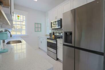 관광객 아파트 Stunning Historic Home 3 Mins To Beach 5 Mins To Strand