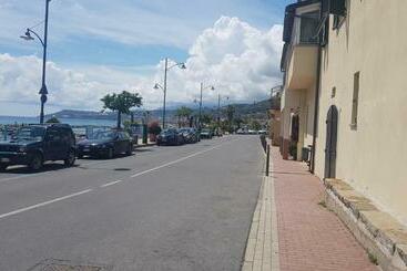 Apartamenty turystyczne Casa Mare Bilocale Sul Lungomare Di Santo Stefano Al Mare