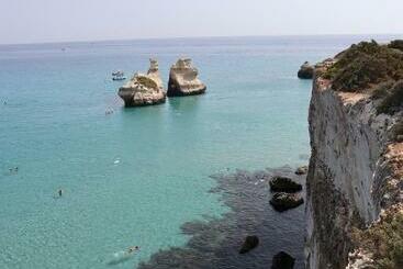 דירות לתיירים Lovely Apartment 100m Away From Torre Dell Orso Beach