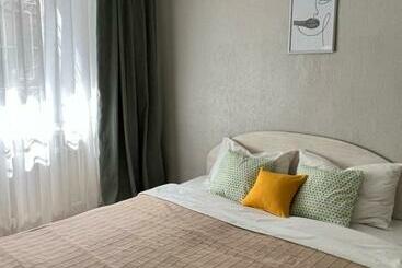 Turist apartmanları 2х комнатная квартира в центре города уральска