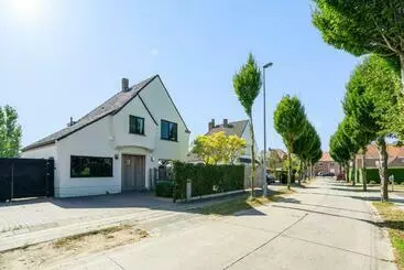ツーリストアパートメント Luxe Villa Vlak Aan Bos Vlotte Verbinding Brugge