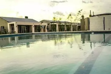 ツーリストアパートメント 36 Emanzini Garden Units