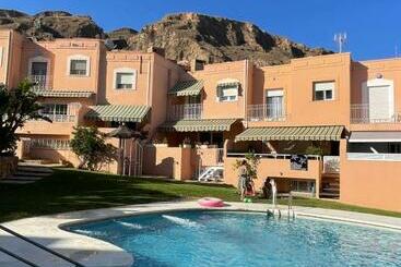 Apartaments turístics Casa Adosada Con Piscina A 5 Minutos De La Playa