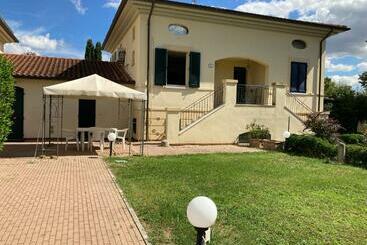 דירות לתיירים Country House Al Toppo