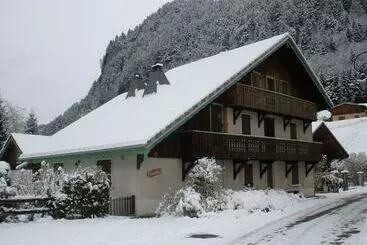 Turistihuoneistot Spacious Ski Chalet In Traditional French Village, Sleeps 8, Four Star With Fibre Broadband
