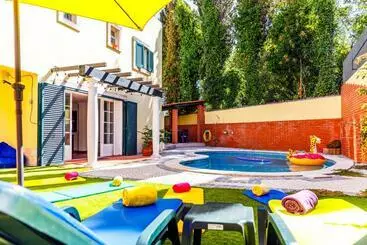 ツーリストアパートメント Jacuzzi, Garden, Pool & Barbecue Beach House, 15mn From Lisbon Center