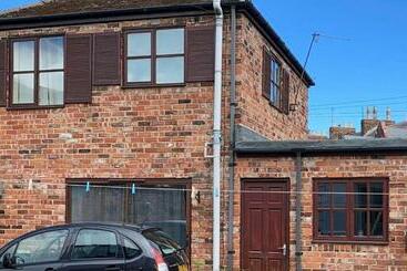 ツーリストアパートメント Cozy 2 Bedroom Property With Shared Garden