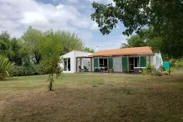 Pisos turísticos Maison Au Calme à 10 Min De Noirmoutier