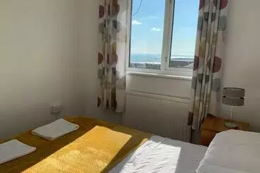 ツーリストアパートメント Modern & Light With Sea Views & Parking, Swansea