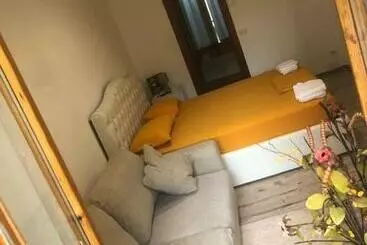 ツーリストアパートメント Supercentral One Room Flat, 16 Min To Bergamo Airport