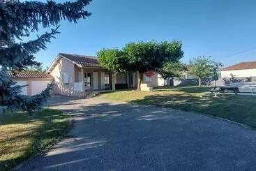 ツーリストアパートメント Villa Familiale Tout Confort, Jacuzzi, Piscine ,baby Foot, Ping Pong, Aire De Jeux Et Animaux,lapins